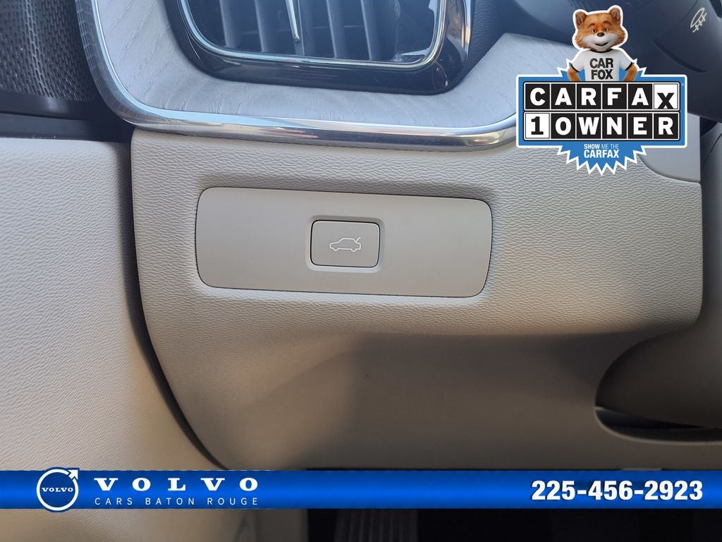 2024 Volvo XC60 B5 Plus Dark Theme