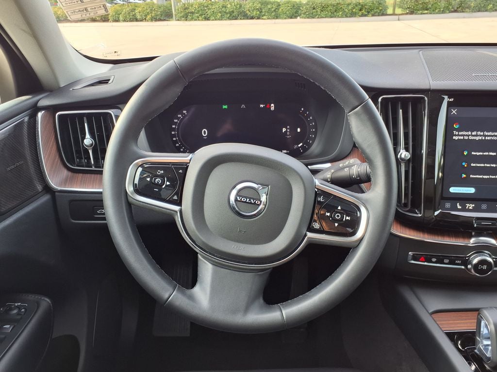 2024 Volvo XC60 B5 Plus Dark Theme