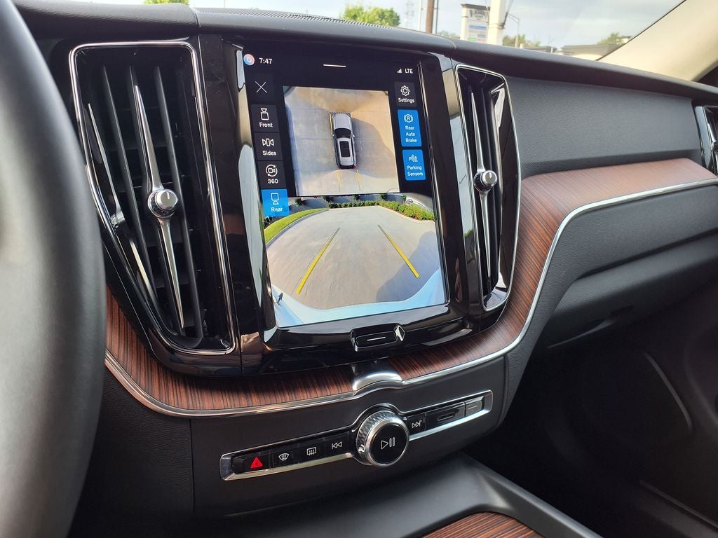 2024 Volvo XC60 B5 Plus Dark Theme