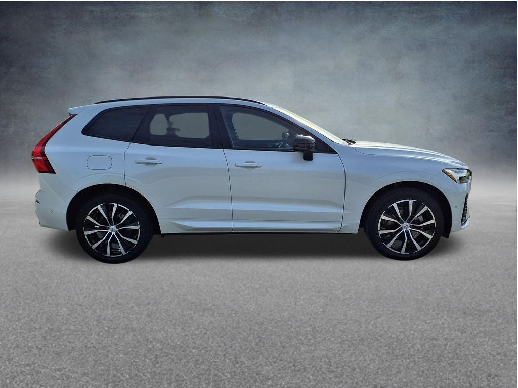 2024 Volvo XC60 B5 Plus Dark Theme