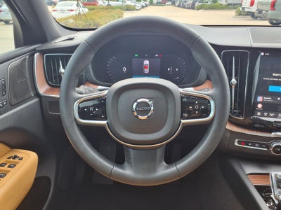 2024 Volvo XC60 B5 Ultimate Dark Theme