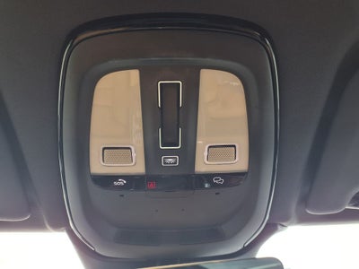 2024 Volvo XC60 B5 Ultimate Dark Theme