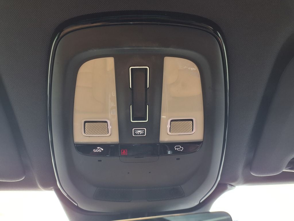 2024 Volvo XC60 B5 Ultimate Dark Theme