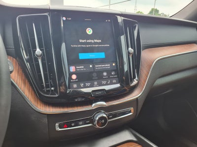 2024 Volvo XC60 B5 Ultimate Dark Theme