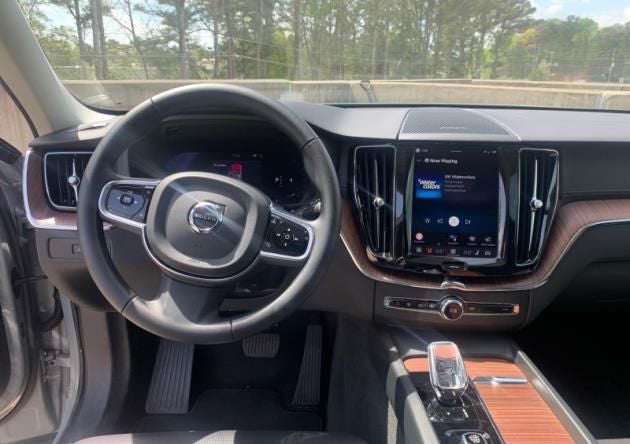 2024 Volvo XC60 B5 Ultimate Dark Theme