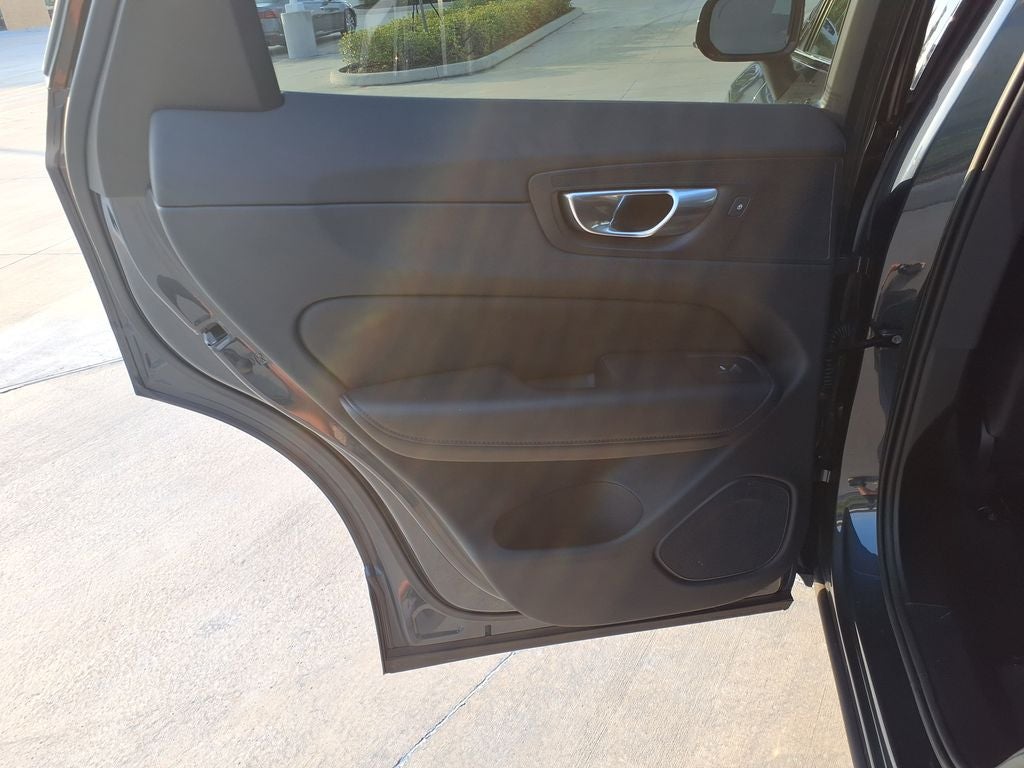 2023 Volvo XC60 B5 Plus Dark Theme
