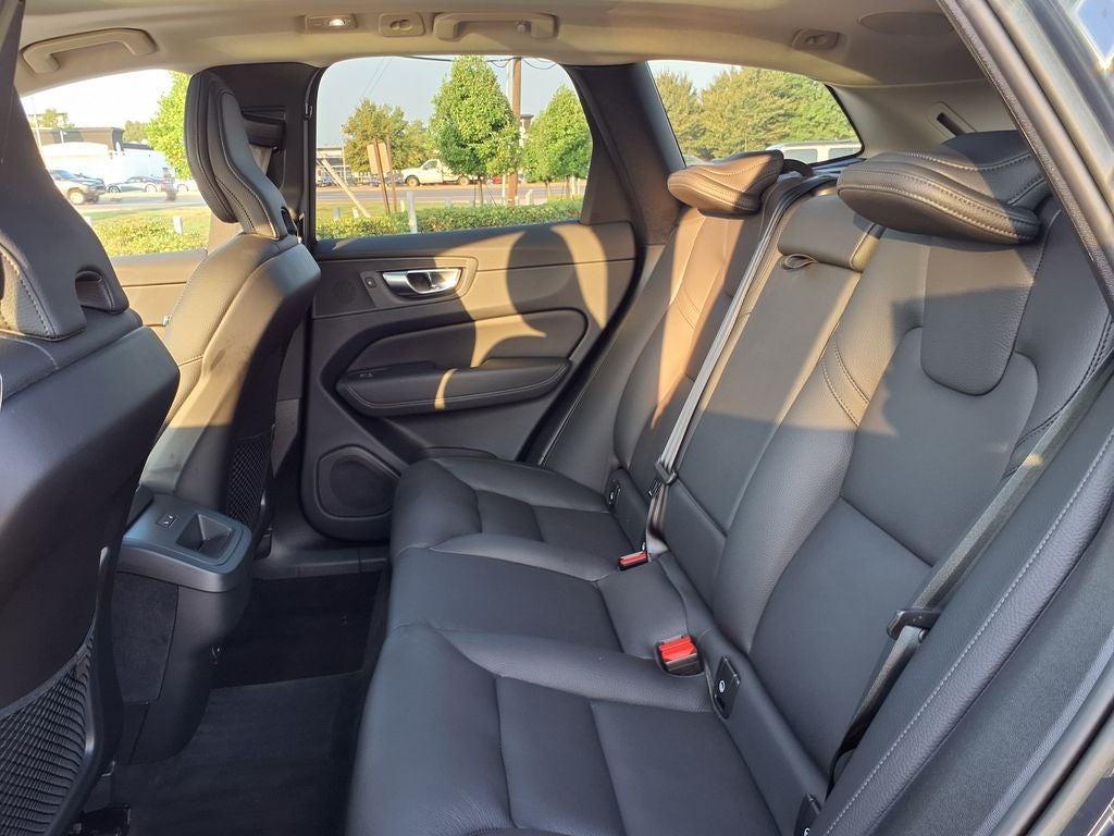 2023 Volvo XC60 B5 Plus Dark Theme