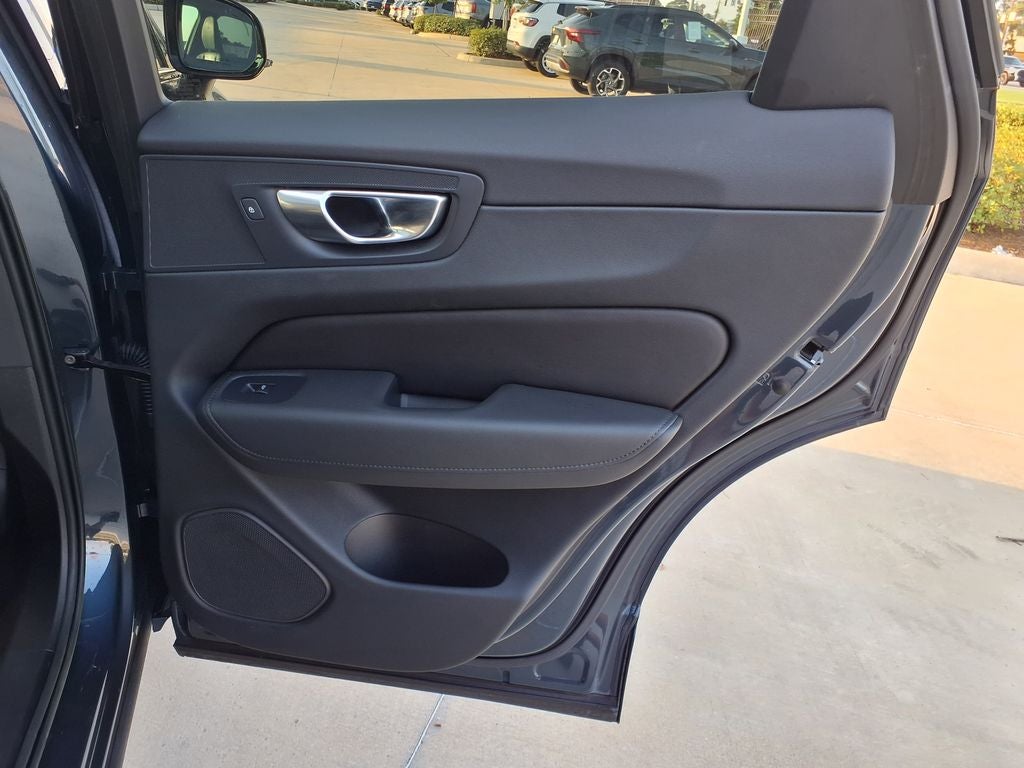 2023 Volvo XC60 B5 Plus Dark Theme