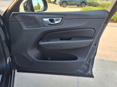 2023 Volvo XC60 B5 Plus Dark Theme