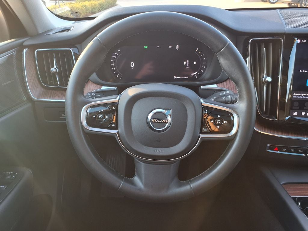 2023 Volvo XC60 B5 Plus Dark Theme