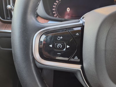 2023 Volvo XC60 B5 Plus Dark Theme