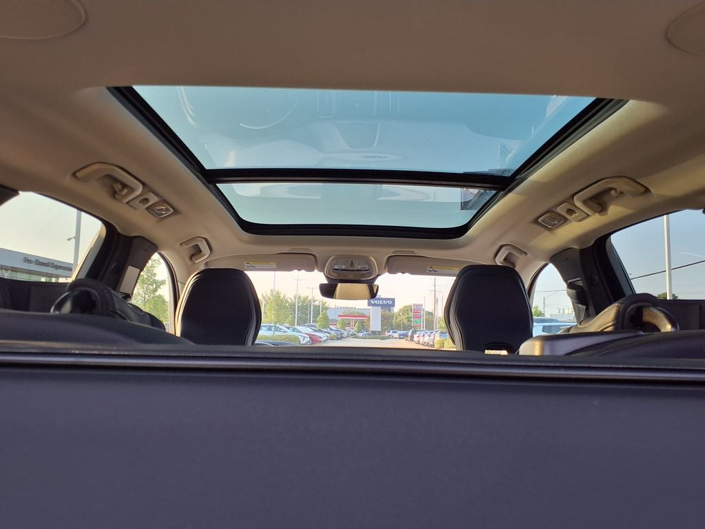 2023 Volvo XC60 B5 Plus Dark Theme