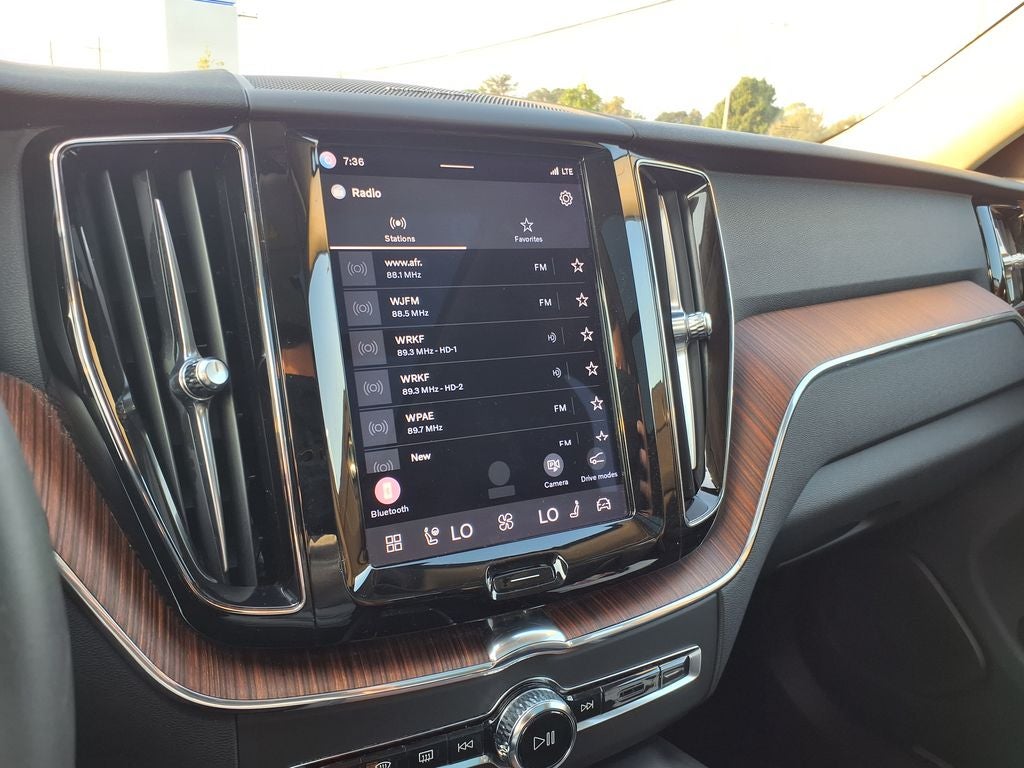 2023 Volvo XC60 B5 Plus Dark Theme
