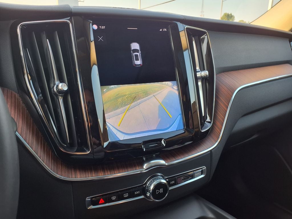2023 Volvo XC60 B5 Plus Dark Theme