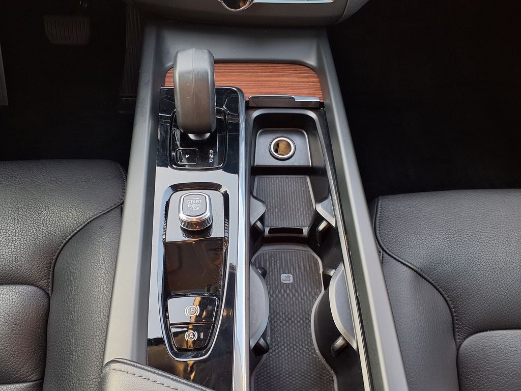 2023 Volvo XC60 B5 Plus Dark Theme