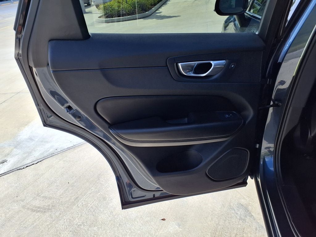 2023 Volvo XC60 B5 Plus Dark Theme