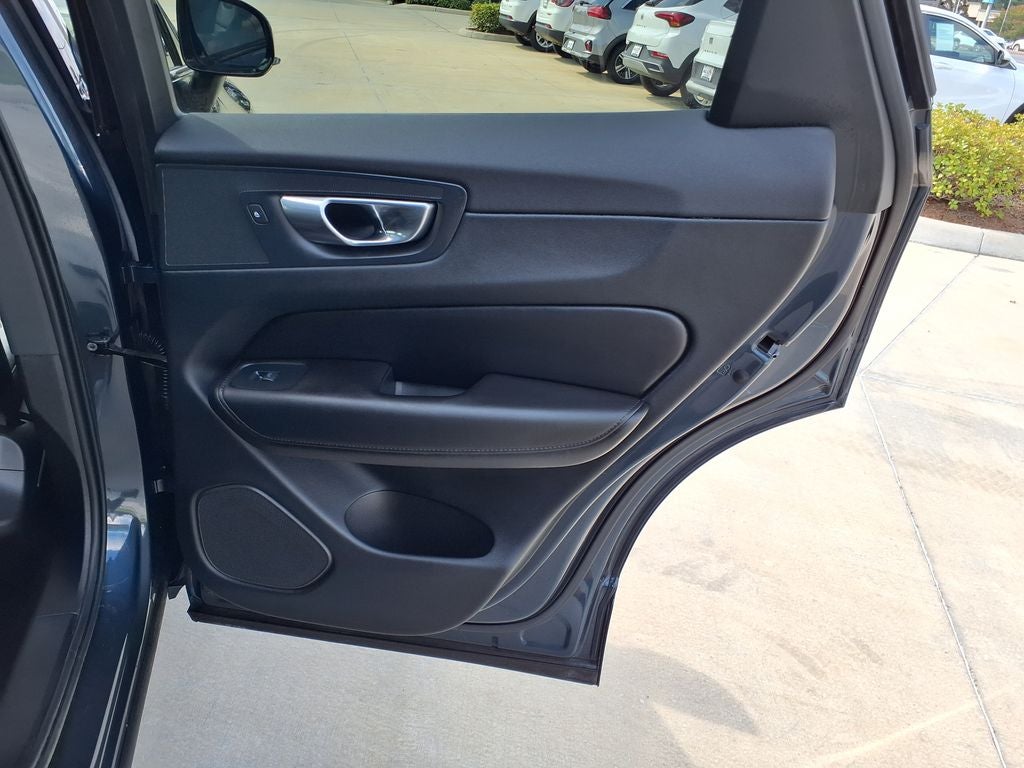 2023 Volvo XC60 B5 Plus Dark Theme