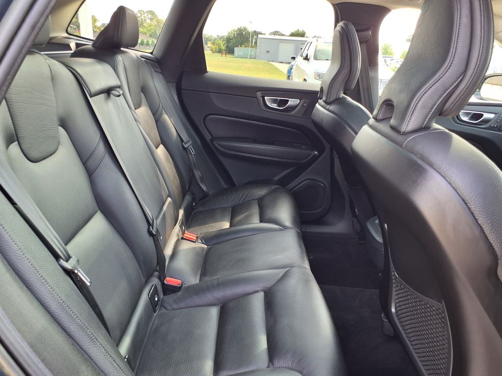 2023 Volvo XC60 B5 Plus Dark Theme