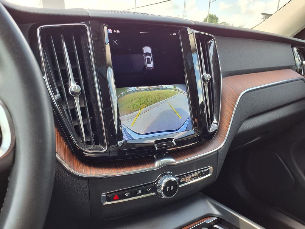 2023 Volvo XC60 B5 Plus Dark Theme