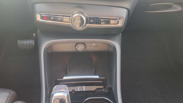 2024 Volvo XC40 B5 Plus Dark Theme