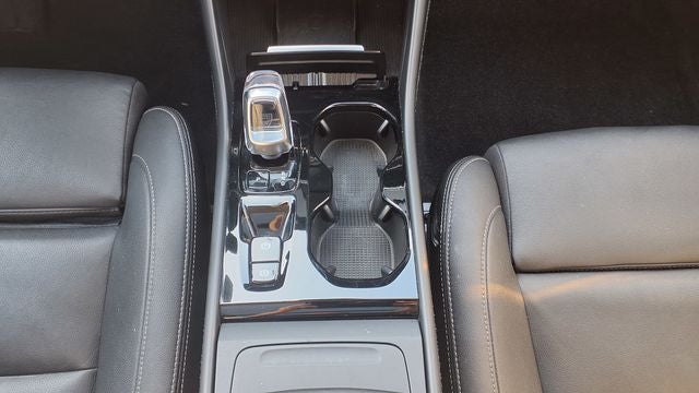 2024 Volvo XC40 B5 Plus Dark Theme