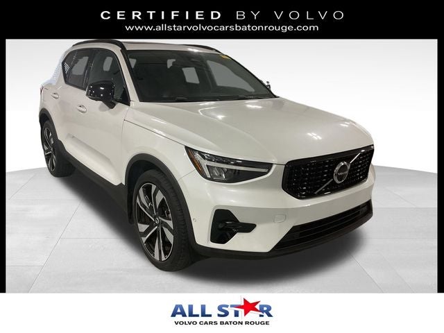 2023 Volvo XC40 B5 Plus Dark Theme