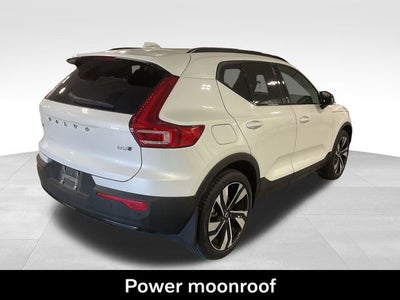 2023 Volvo XC40 B5 Plus Dark Theme