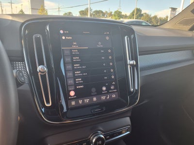 2023 Volvo XC40 B5 Plus Dark Theme