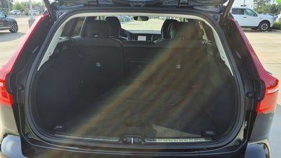 2025 Volvo V60 Cross Country B5 Plus