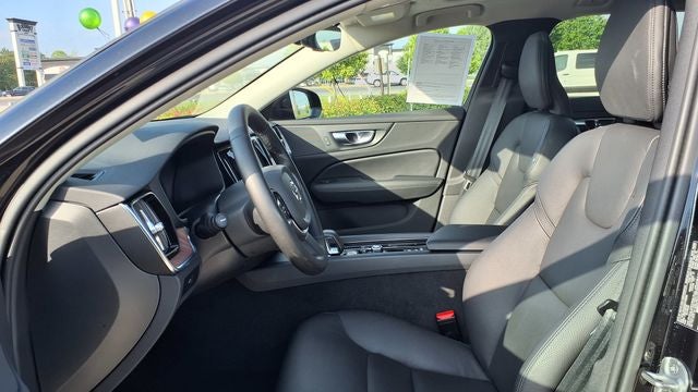 2025 Volvo V60 Cross Country B5 Plus