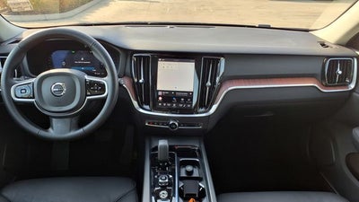 2025 Volvo V60 Cross Country B5 Plus