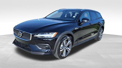 2025 Volvo V60 Cross Country B5 Plus