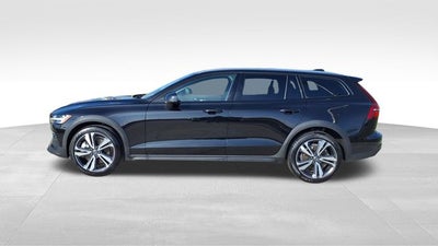 2025 Volvo V60 Cross Country B5 Plus
