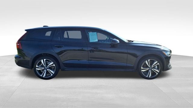 2025 Volvo V60 Cross Country B5 Plus