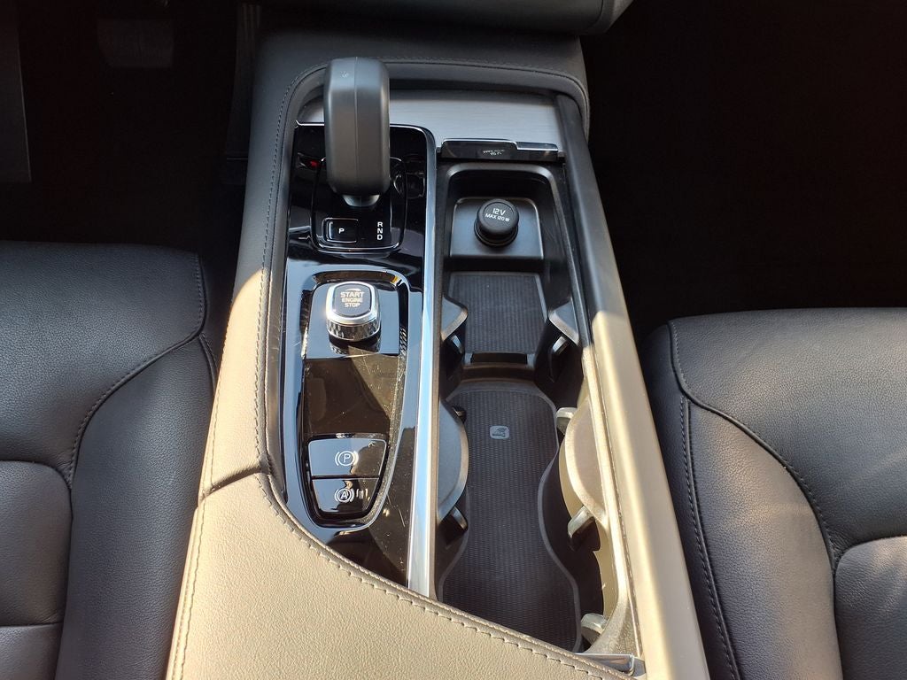 2025 Volvo XC90 B5 Core