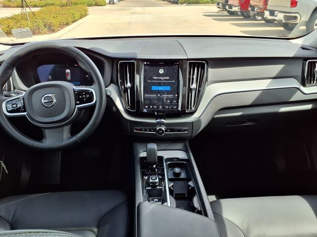 2025 Volvo XC60 B5 Plus