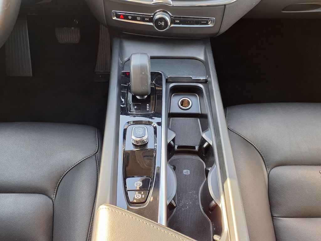2025 Volvo XC60 B5 Core