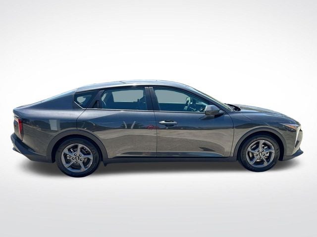 2025 Kia K4 LXS - Photo 11