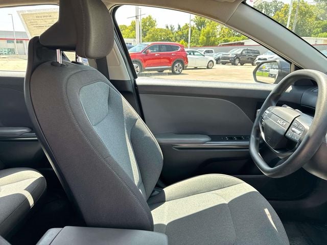 2025 Kia K4 LXS - Photo 14
