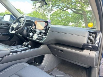 2025 Nissan Pathfinder SV