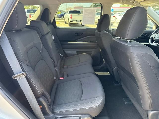 2025 Nissan Pathfinder SV - Photo 13