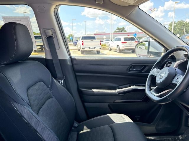 2025 Nissan Pathfinder SV - Photo 14
