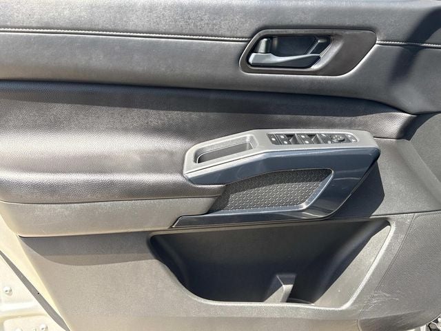2025 Nissan Pathfinder SV - Photo 24
