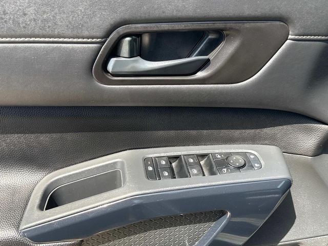 2025 Nissan Pathfinder SV - Photo 25