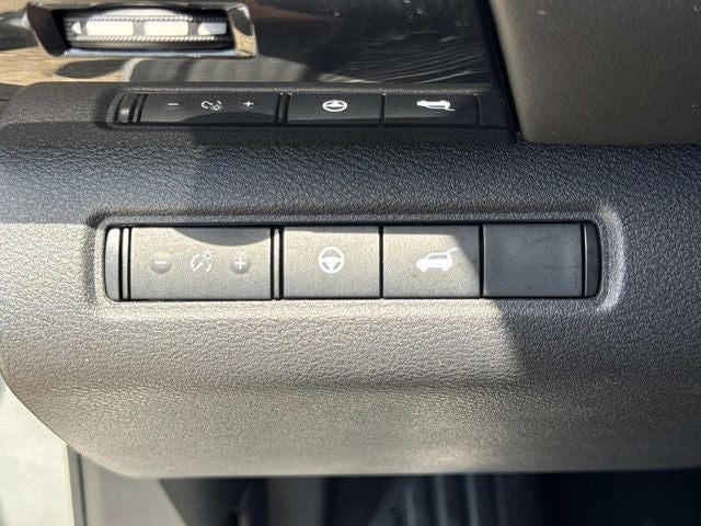 2025 Nissan Pathfinder SV - Photo 26