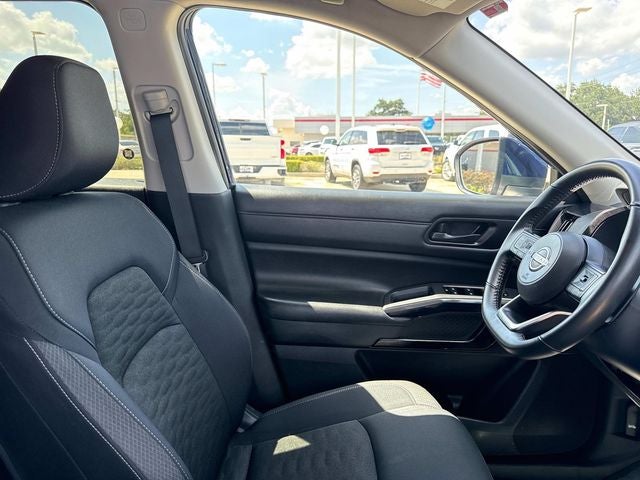 2025 Nissan Pathfinder SV - Photo 14