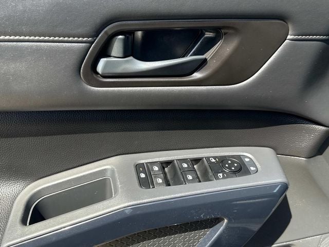 2025 Nissan Pathfinder SV - Photo 25