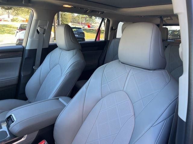 2025 Toyota Highlander Hybrid Platinum