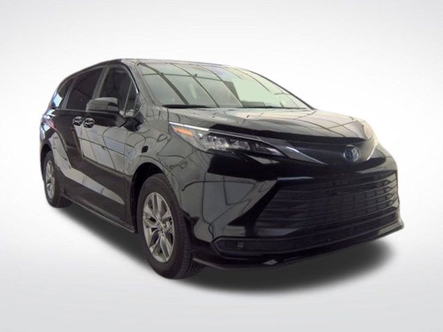 2025 Toyota Sienna LE 8 Passenger