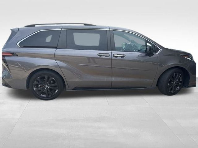 2022 Toyota Sienna XSE 7 Passenger